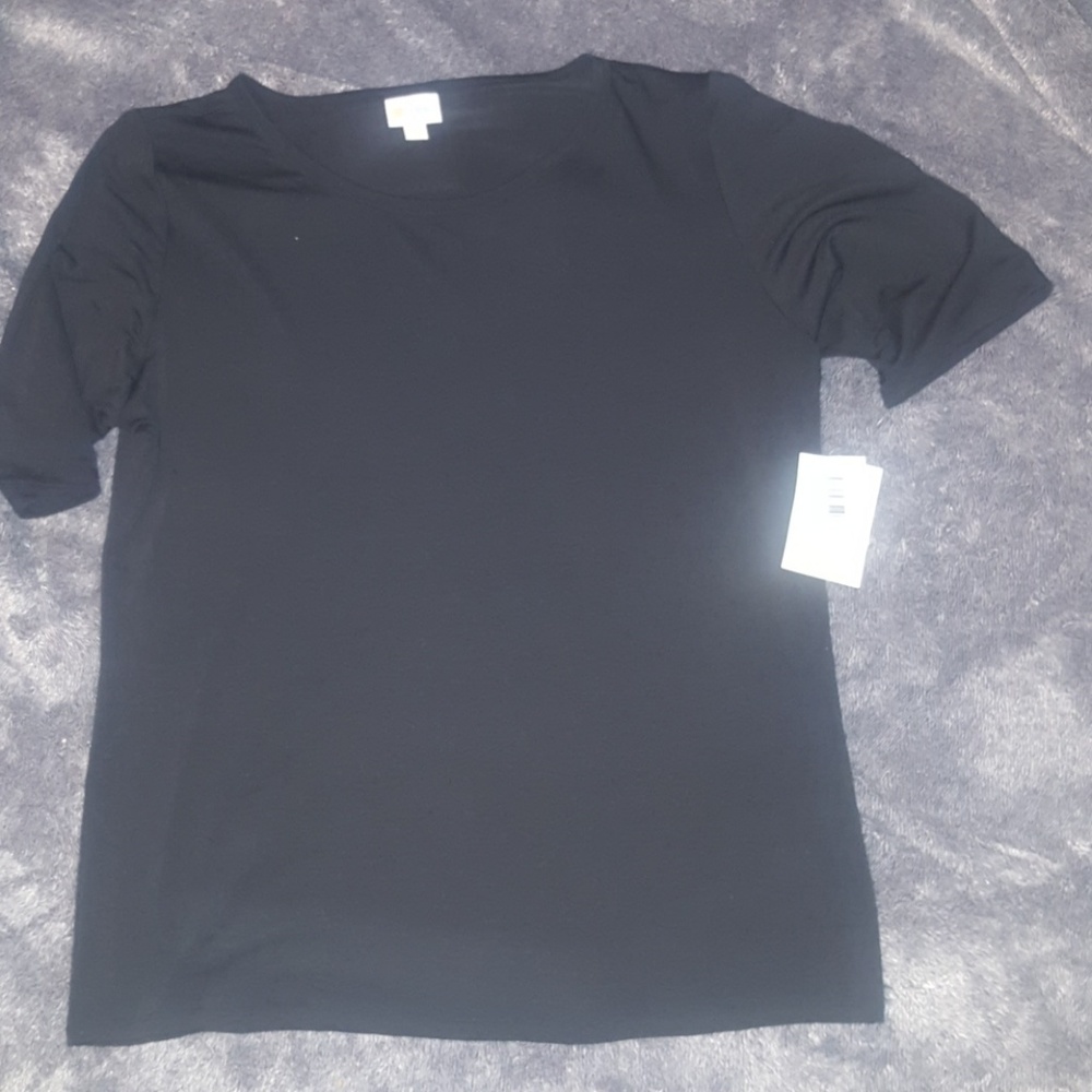Solid black gigi